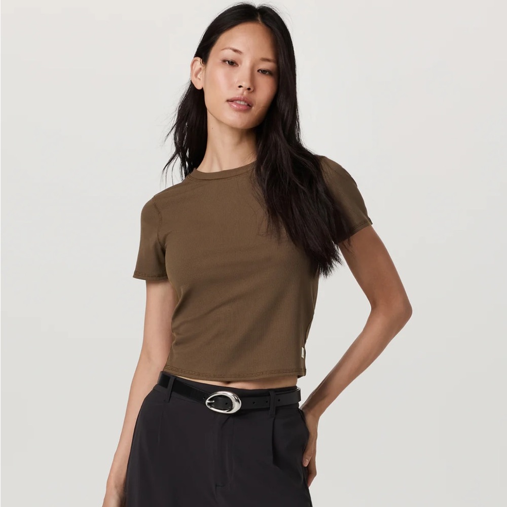 Vuori Pose Fitted Tee